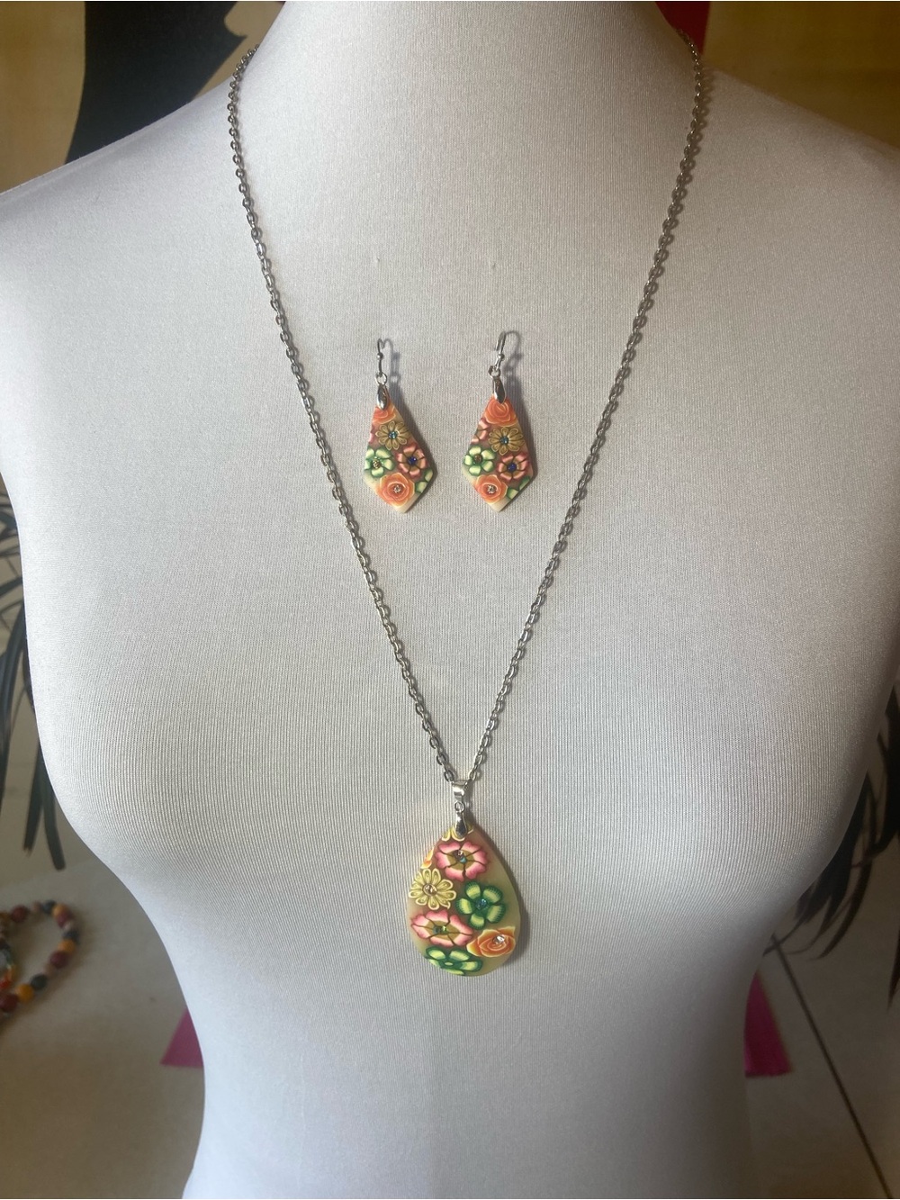 Floral Teardrop Necklace & Earring Set - Orange & Green